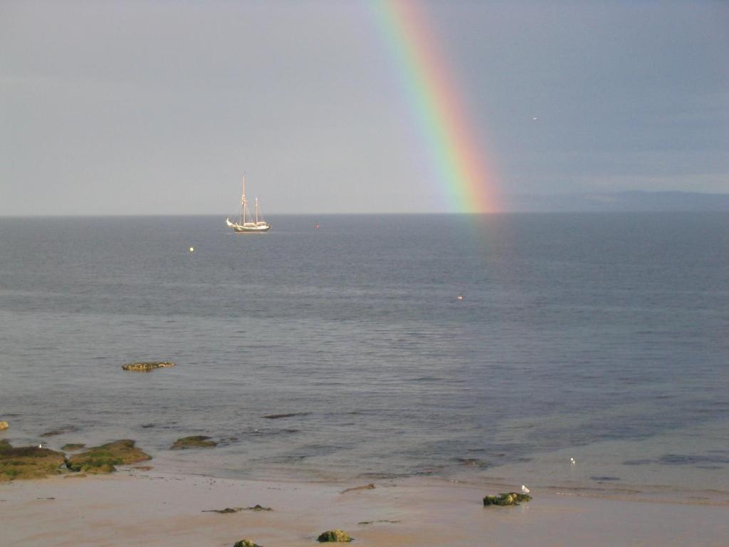 Seascape Largo Bed & Breakfast Lundin Links Екстериор снимка